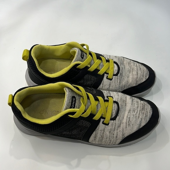 Vionic “Malta” sneaker size 9.5 - Picture 2 of 15